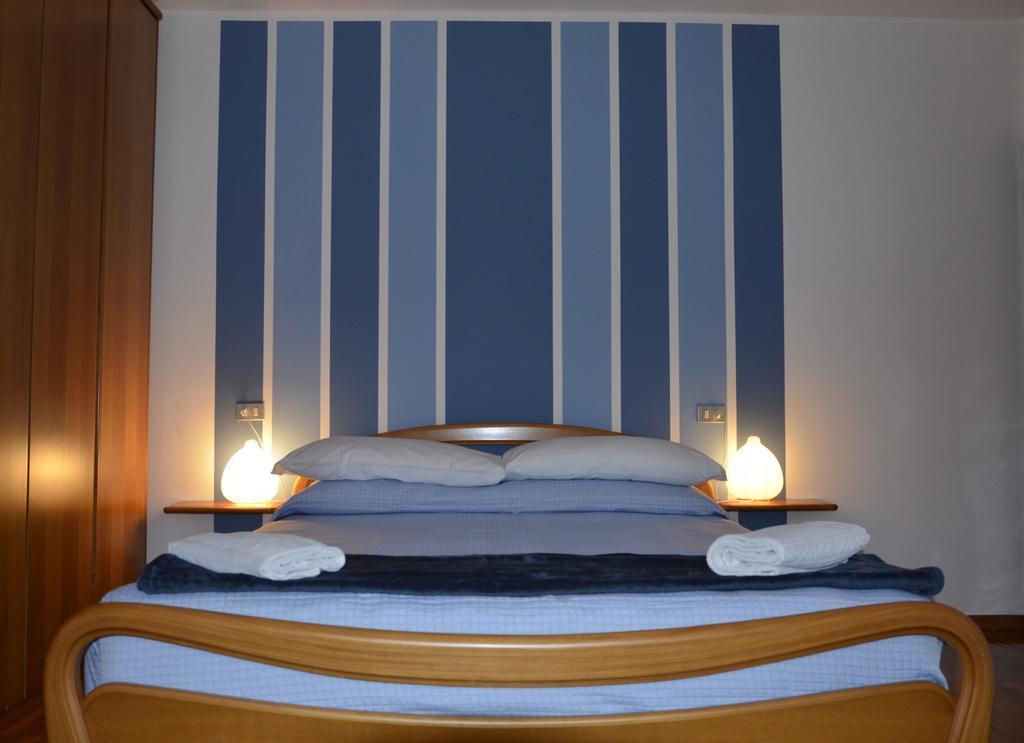 Residence Mezzosole Riva del Garda Cameră foto